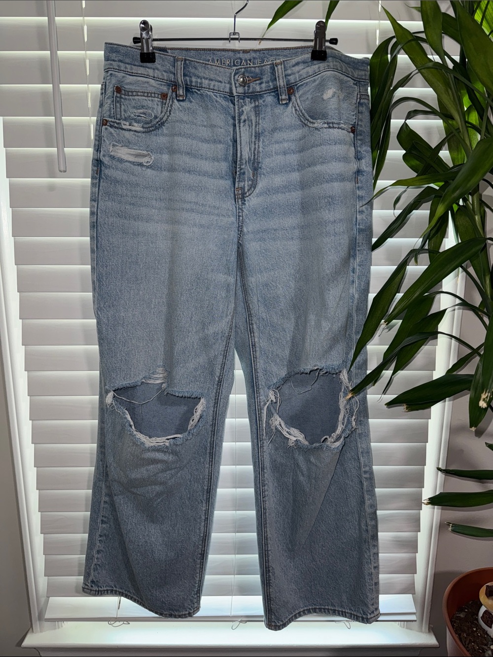 American Eagle Outfitters Light Blue Distressed Stovepipe Jeans - Size 8 Short